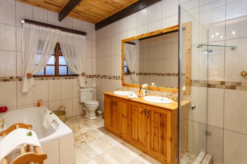 De Denne Guest House badkamer